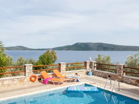 Karnagio beach villa 1