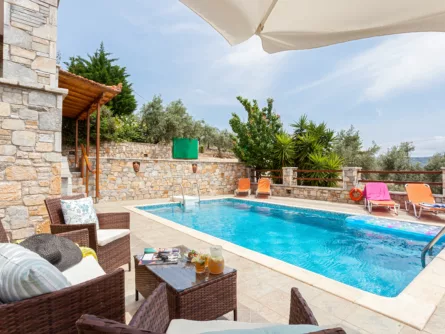 Karnagio beach villa 4